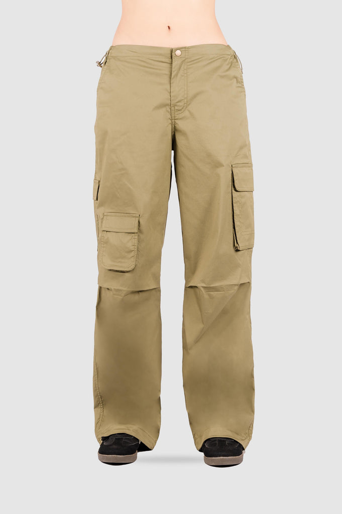 Pantalón Parachute Salermo PANTALONES NOW Verde Claro XS 